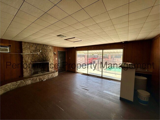Building Photo - Charming 3 Bed/1 Bath in Home w/ RBP & Sec...