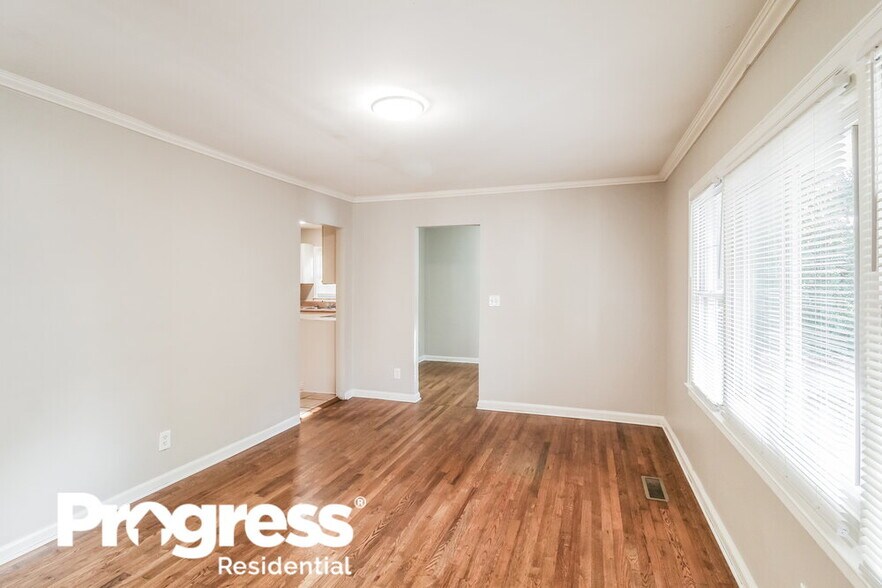 Building Photo - 1352 Peachcrest Rd