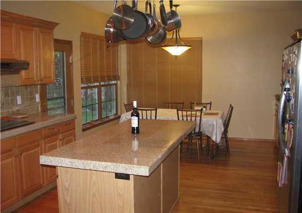 Building Photo - Spacious Rockrimmon Home for Rent – Cul-de-Sac Location!