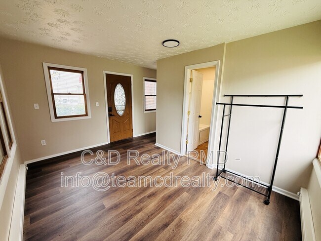 Building Photo - 16105 Walden Ave