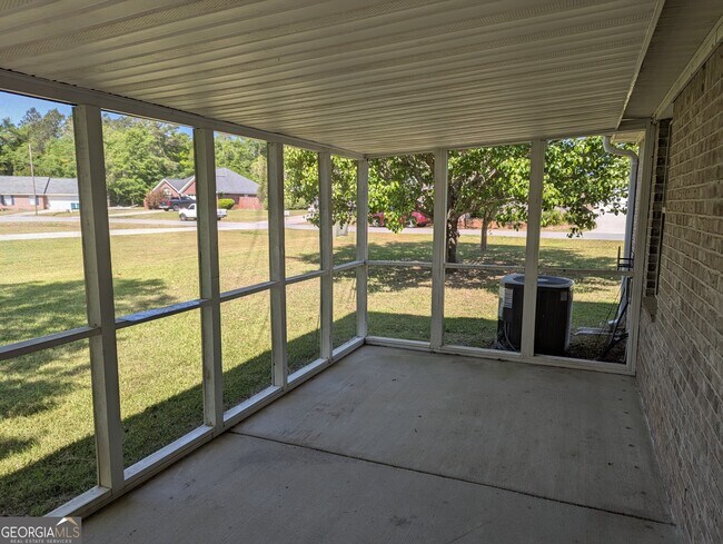 Building Photo - 22 Hidden Creek Dr