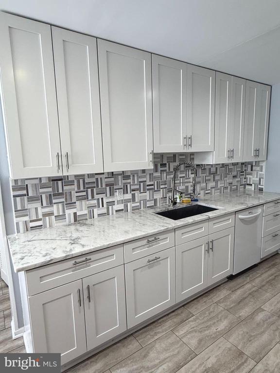 Building Photo - 1716 Pine Valley Dr