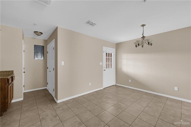 Building Photo - 1607 W Omni Ave