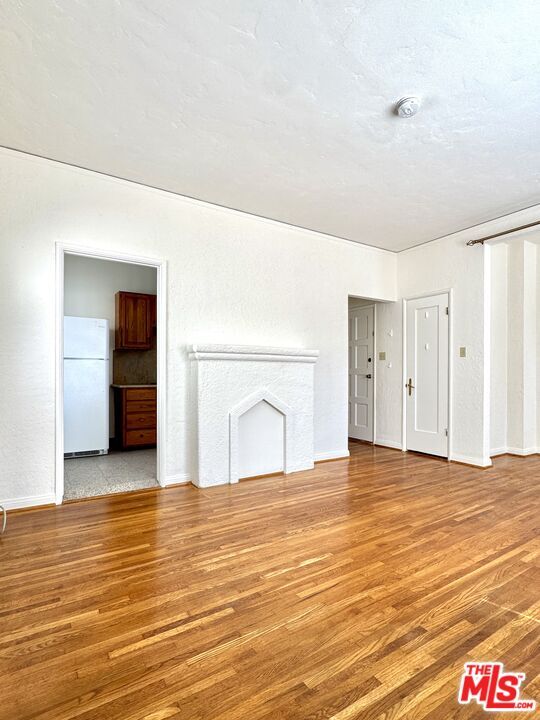 Building Photo - 121 N Swall Dr