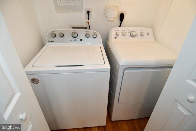 Building Photo - 737 Morton St NW