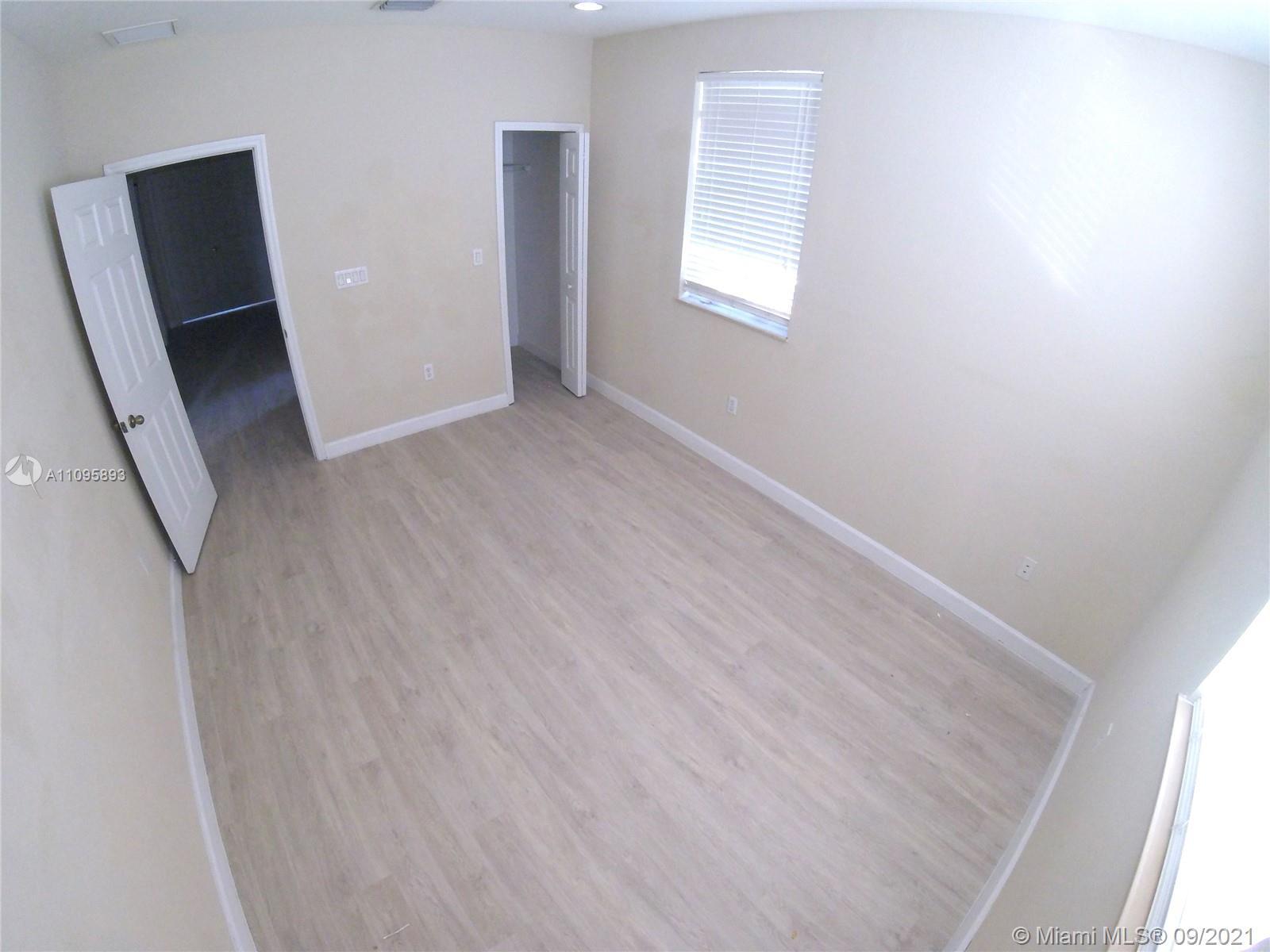 Building Photo - 990 NW 99th Ct