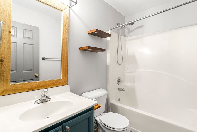 Building Photo - 5160 Oaks Landing Ct