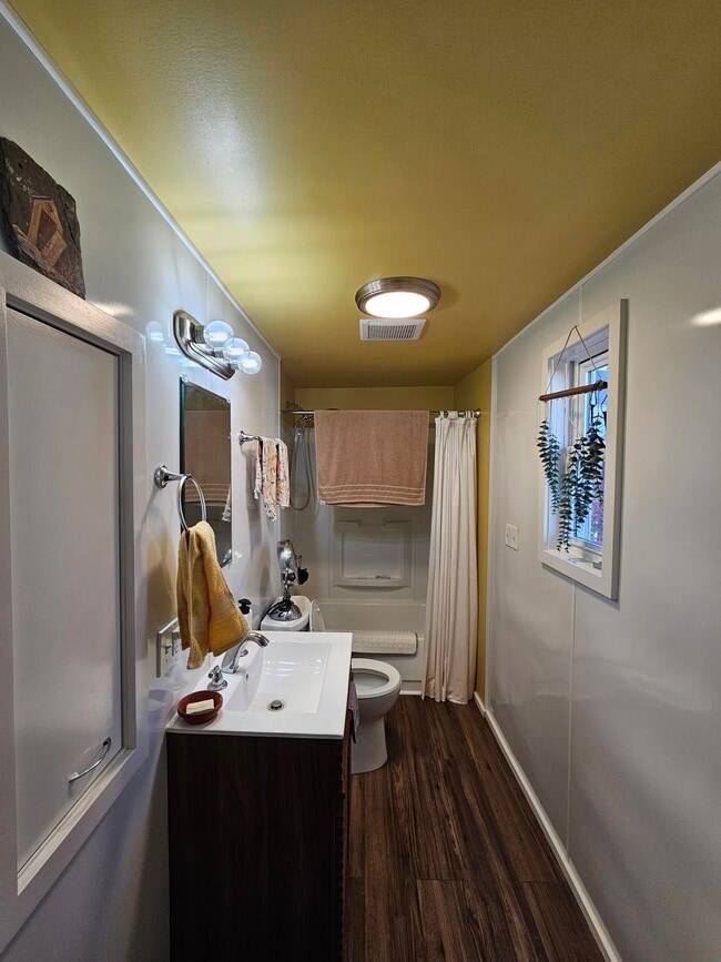 Building Photo - 29 Forest St