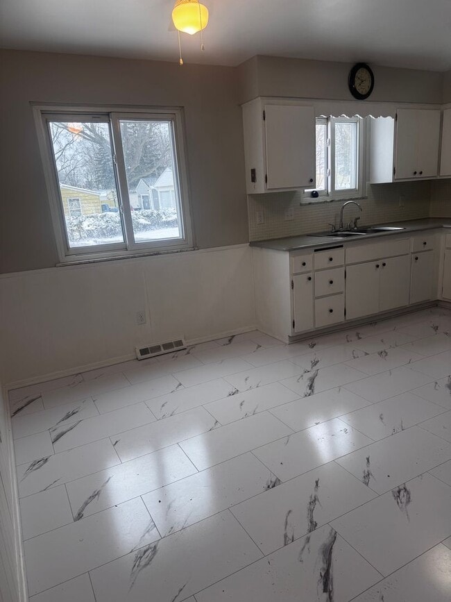 Building Photo - 6311 Theota Ave