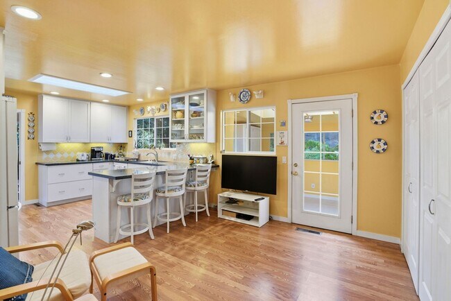 Building Photo - 241 Soledad Dr