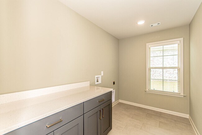 Building Photo - 9872 Bluestone Circle