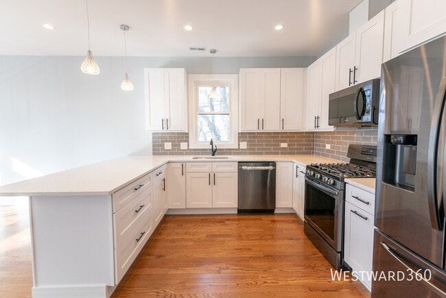 Building Photo - 3461 N Oconto Ave