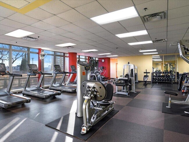 Building Photo - 929 Portland Ave