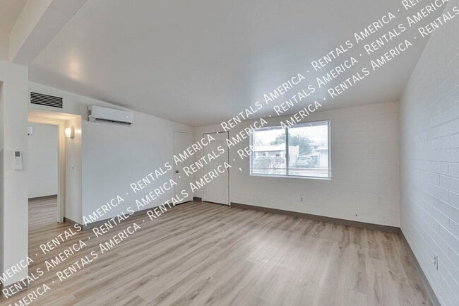 Building Photo - 3042 N Sparkman Blvd