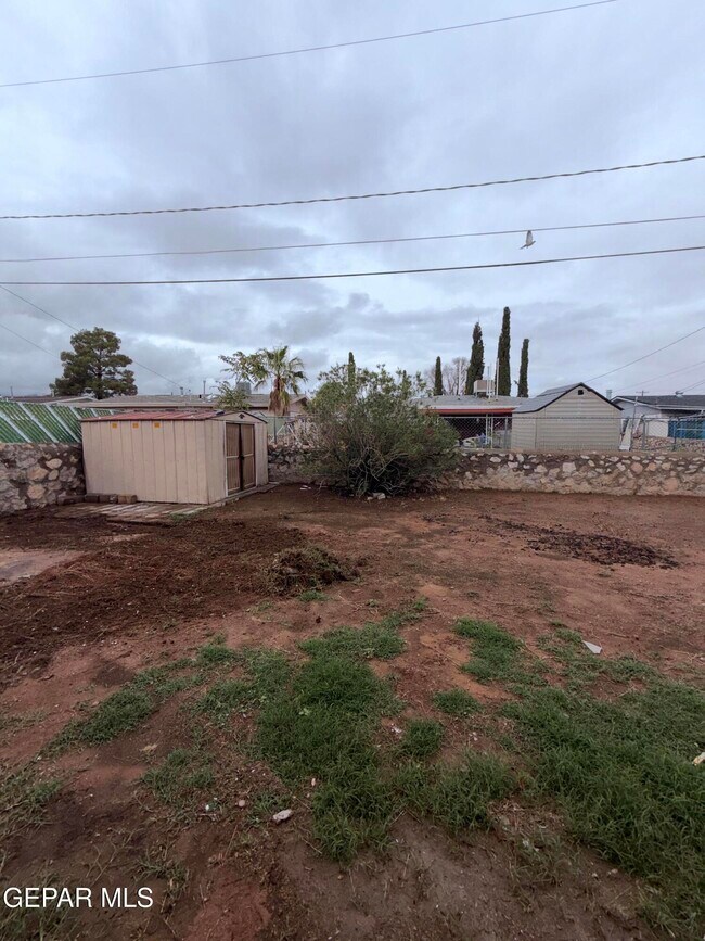 Building Photo - 5313 Tropicana Ave