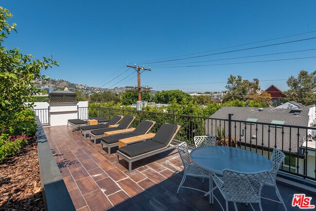 Building Photo - 718 Croft Ave