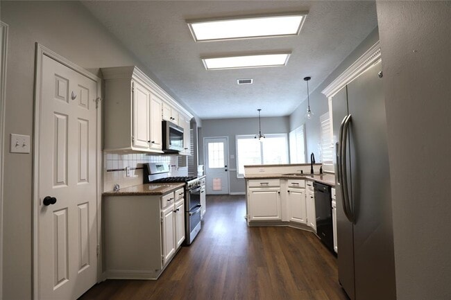 Building Photo - 21631 Live Oaks Spring Dr