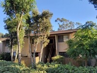 Building Photo - Lower Unit In Scripps Woods