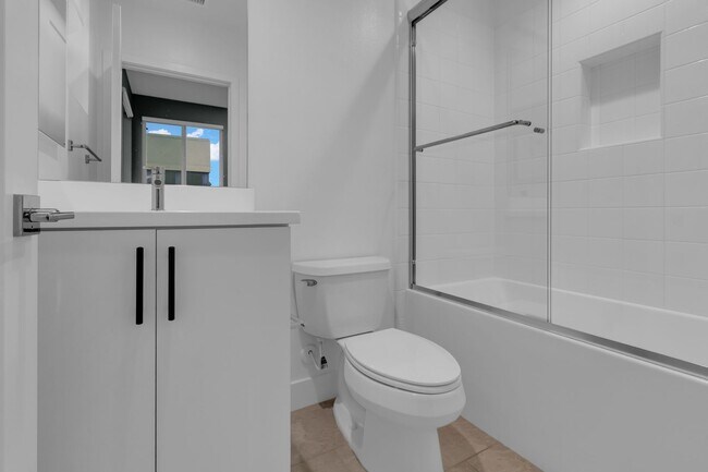 Building Photo - 2907 W Exposition Pl