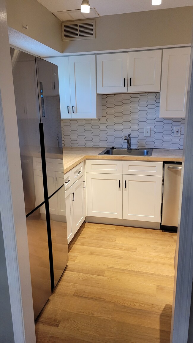 Building Photo - 343 Leisure Ct