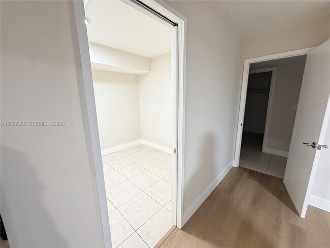 Building Photo - 5900 SW 127th Ave