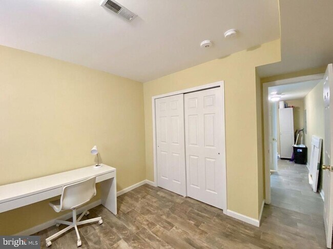 Building Photo - 2010 N Carlisle St