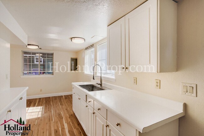 Building Photo - Charming 3-Bedroom Home in Highly Walkable Milwaukie Neighborhood!