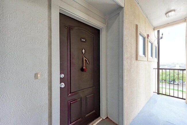 Building Photo - 2505 San Gabriel St