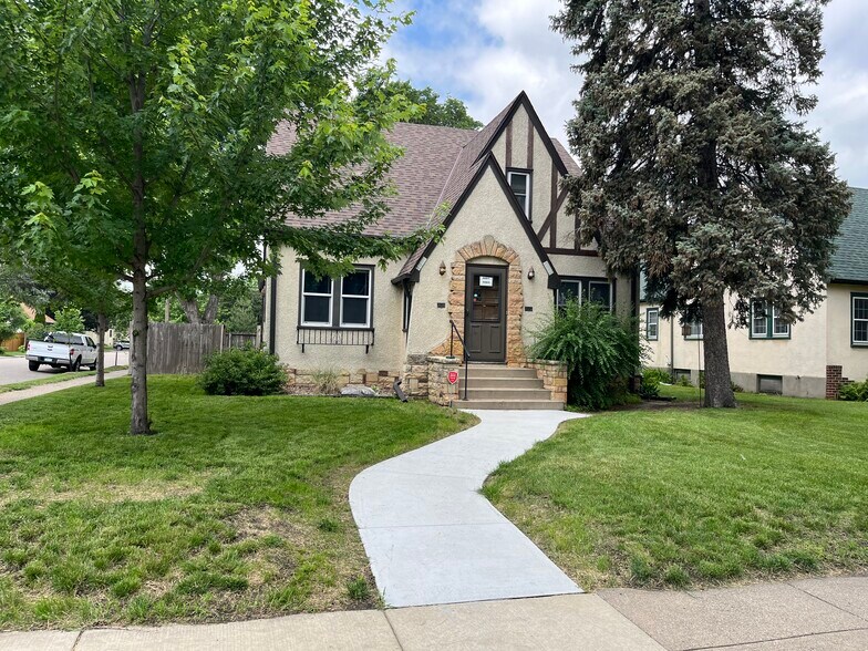 Primary Photo - 4003 Quail Ave N
