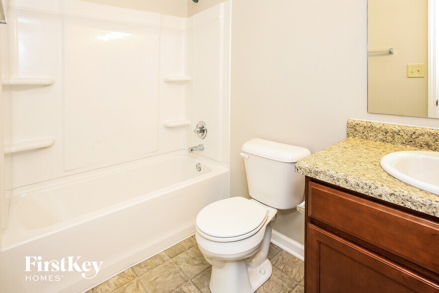 Building Photo - 1301 Greenbriar Wy