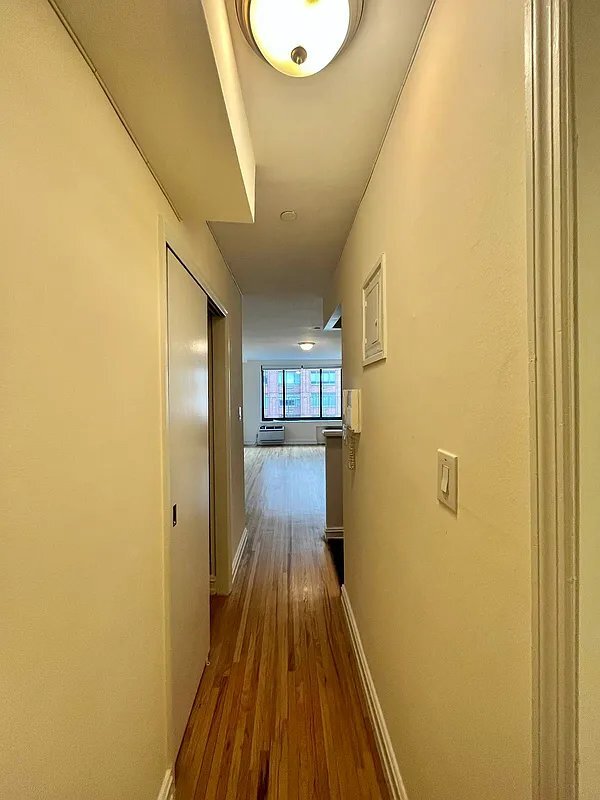 Building Photo - 1570 1st Ave