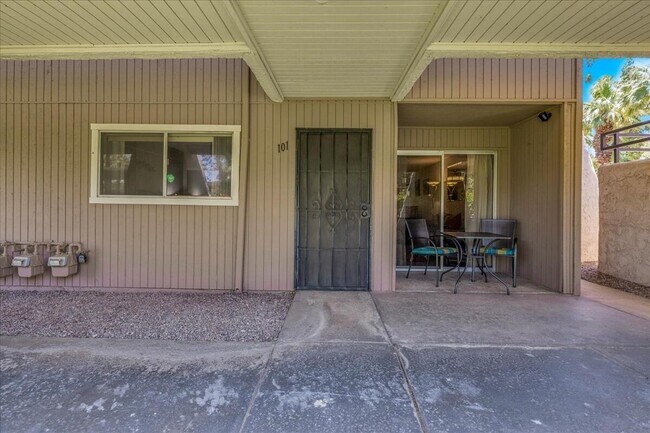 Building Photo - 2860 N Los Felices Rd