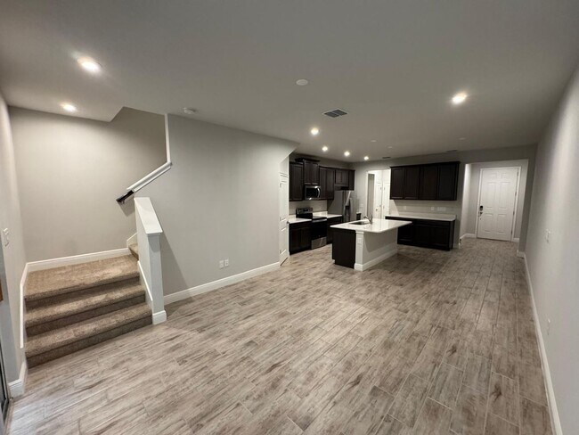 Building Photo - Beautifully maintained 3-bedroom, 2.5-bath townhome