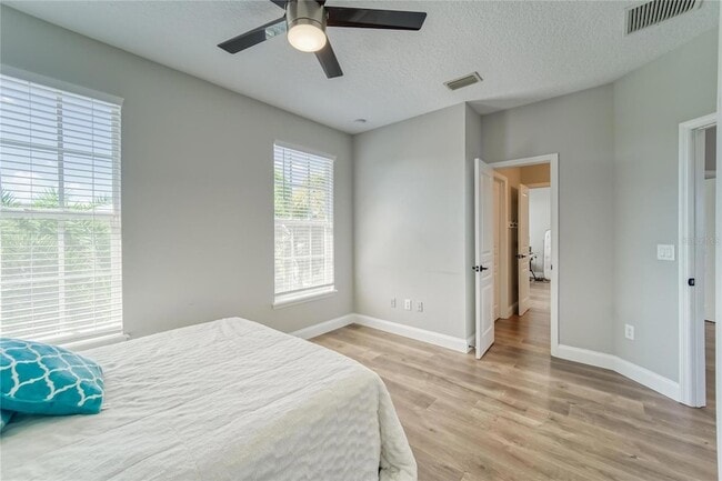 Building Photo - 5225 Brighton Shore Dr