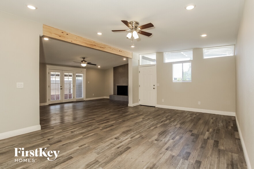 Building Photo - 3718 W Townley Ave