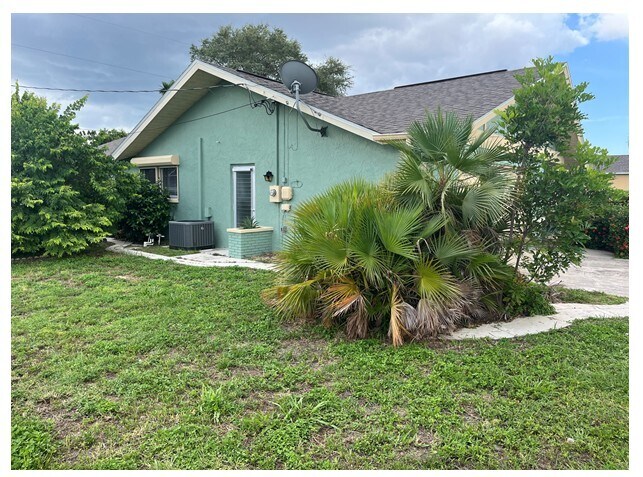 Building Photo - Mom's Rental