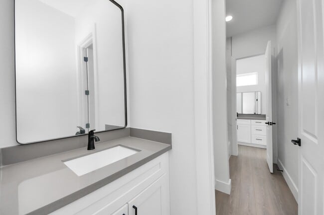 Building Photo - 4129 E Toliver St