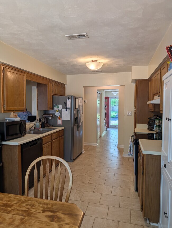 Building Photo - 1593 Winthrope Dr