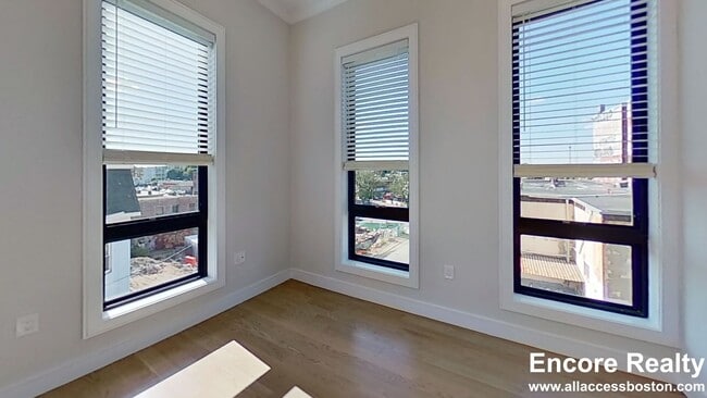 Building Photo - 16-18 Highgate St. (Roomate Rental) Unit 307