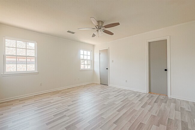 Building Photo - 1015 Sugar Lakes Dr