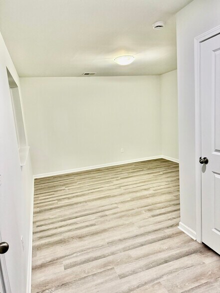 Building Photo - 4840 Ludlow Ln