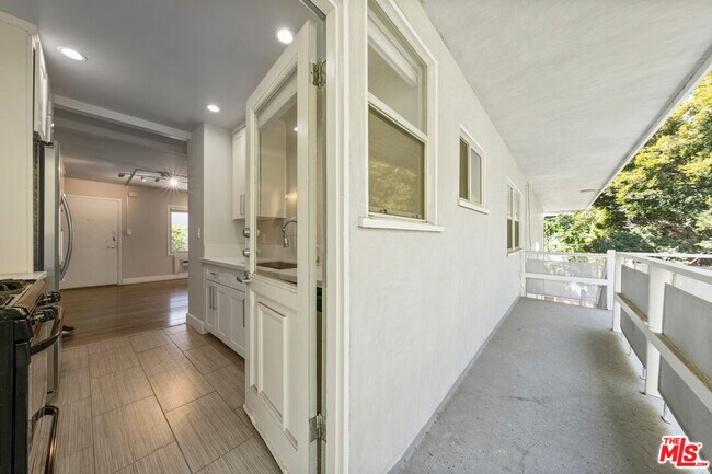 Building Photo - 8555 Sherwood Dr