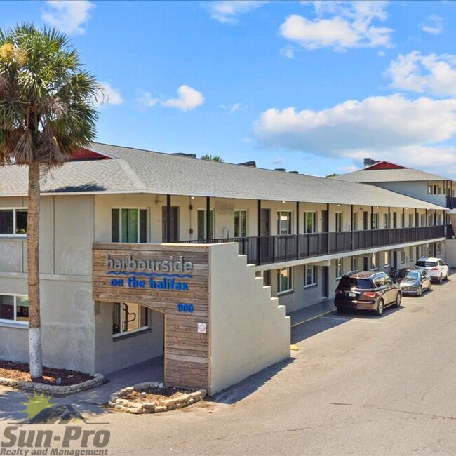 Building Photo - 900 S Peninsula Dr