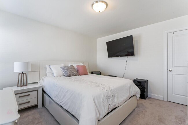 Building Photo - 116 Farrier Ln