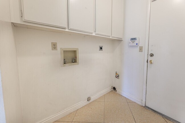 Building Photo - 6361 O'Bannon Dr