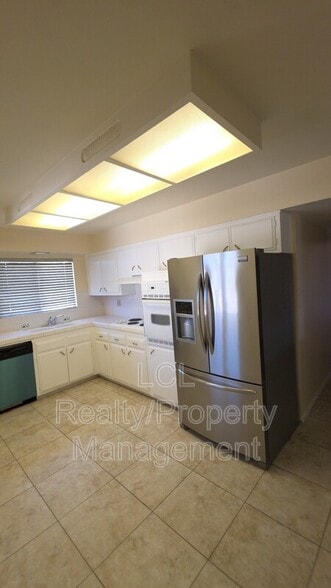 Building Photo - 26808 Augusta Dr