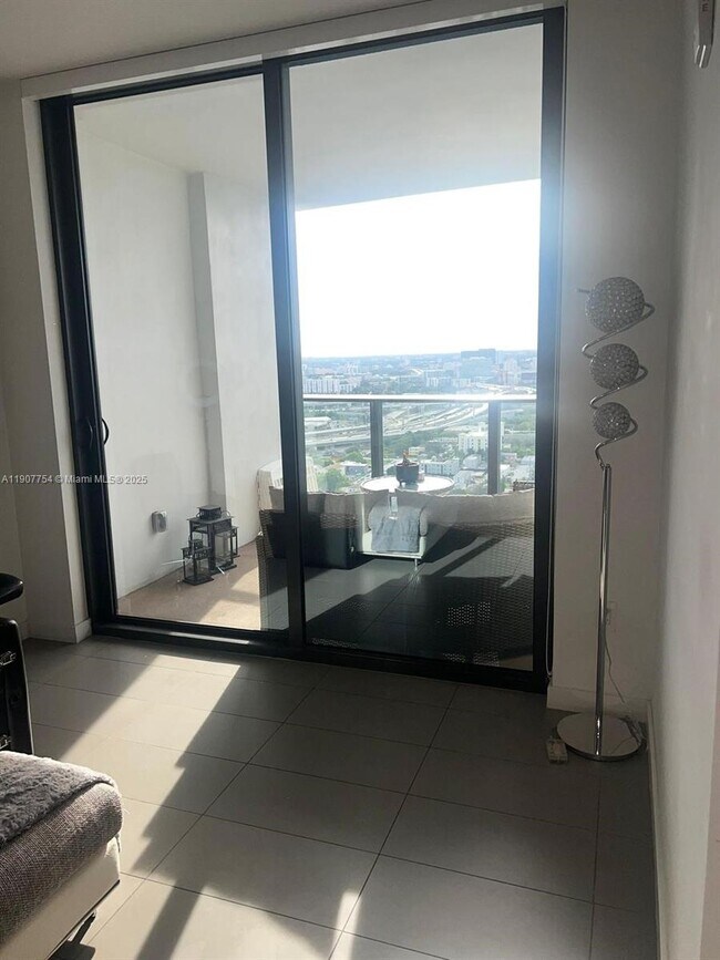 Building Photo - 1600 NE 1st Ave