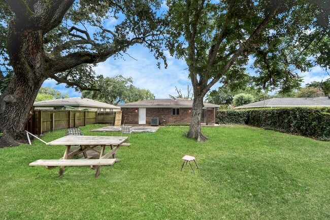 Building Photo - 1307 Glen Echo Dr