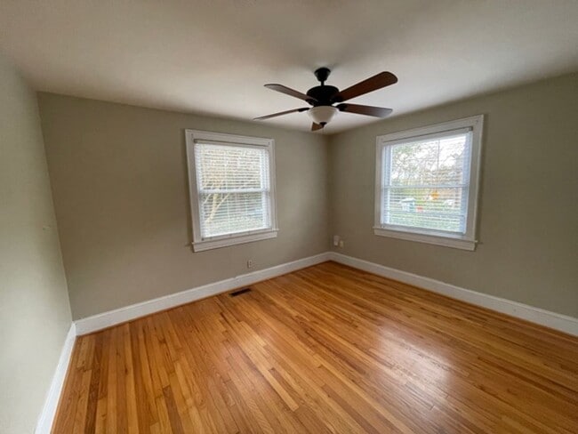 Building Photo - Coming Soon!!   Lovely 2 Bedroom House Clo...