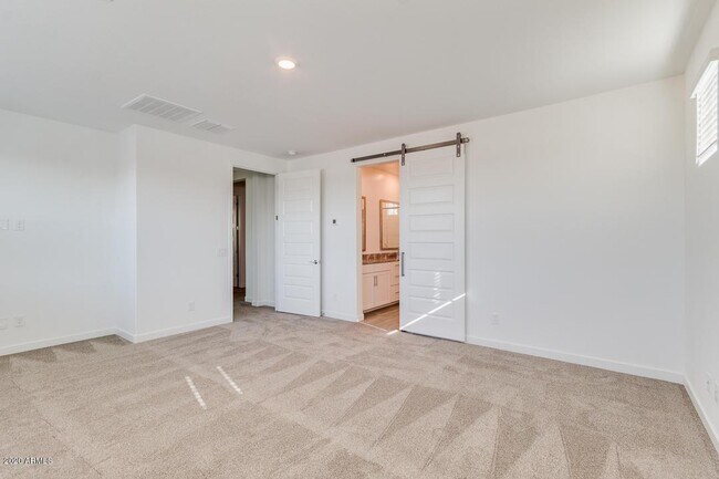 Building Photo - 1070 E Marlin Dr